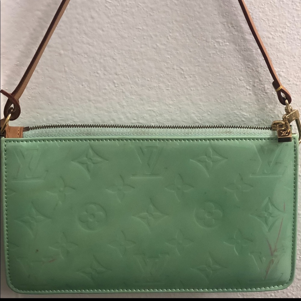 Louis Vuitton Vernis Pochette Clutch
